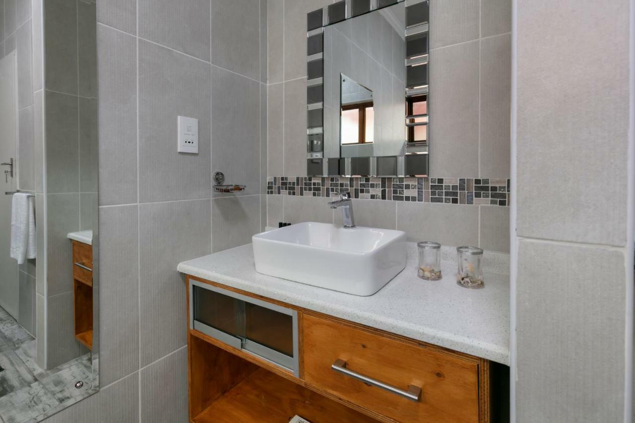 גאבורון Orchid Luxury Boutique Guesthouse מראה חיצוני תמונה