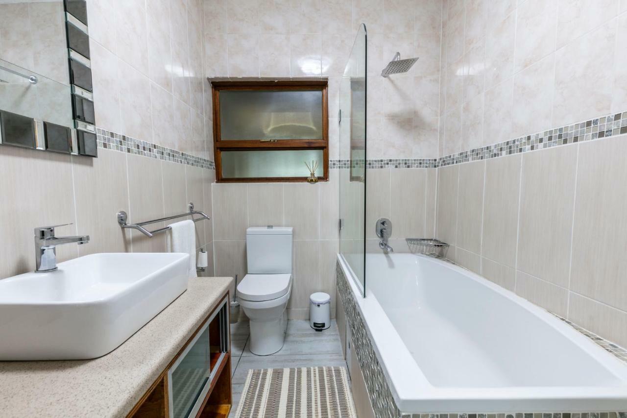 גאבורון Orchid Luxury Boutique Guesthouse מראה חיצוני תמונה