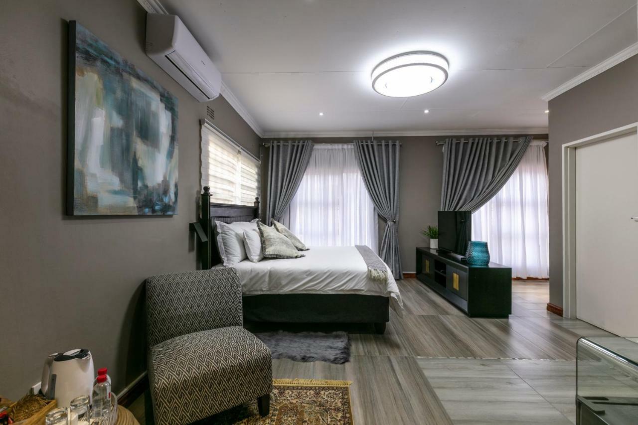 גאבורון Orchid Luxury Boutique Guesthouse מראה חיצוני תמונה