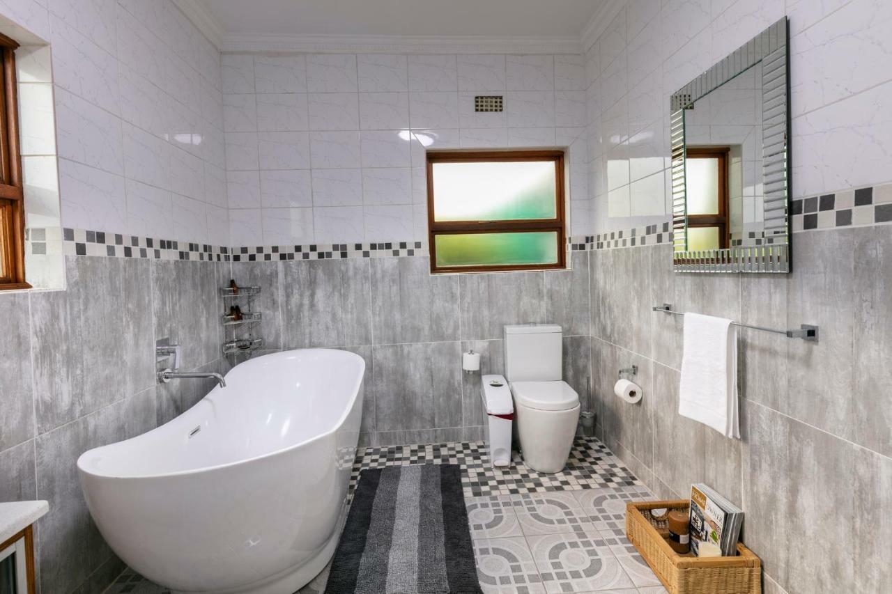 גאבורון Orchid Luxury Boutique Guesthouse מראה חיצוני תמונה